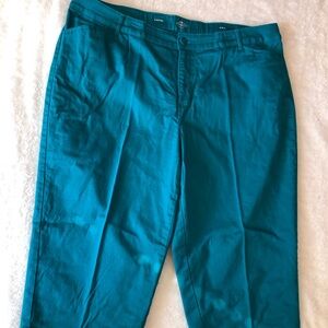 St. John's Bay Turquoise Capri Pants